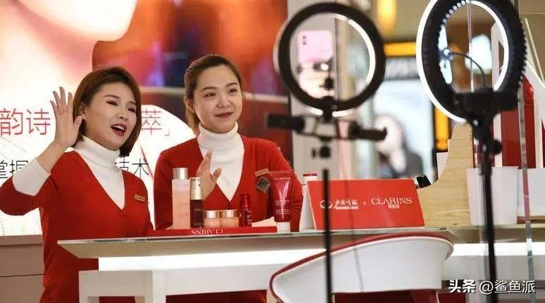 怎么開直播間賺錢？新人做直播帶貨的六大方法技巧