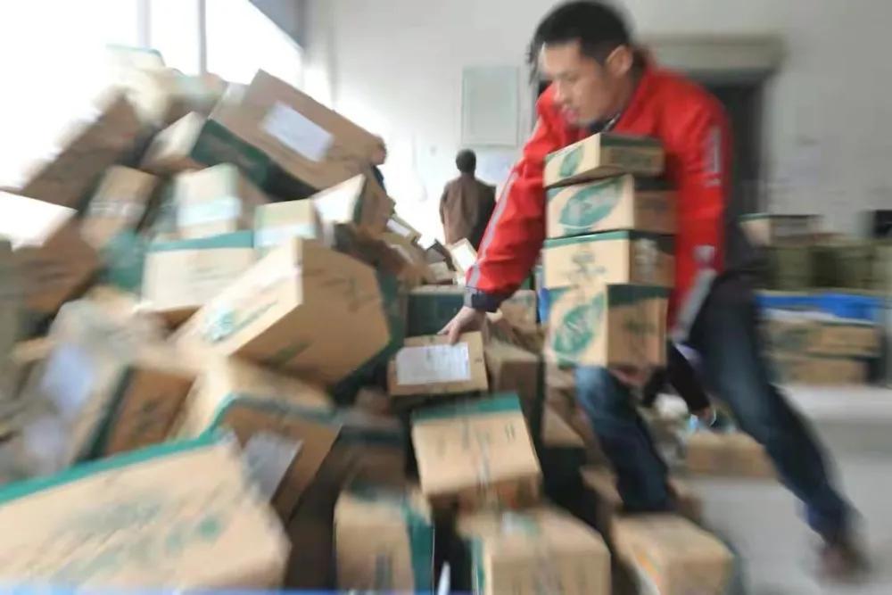 物流上門取件怎么收費？寄大件用物流便宜還是快遞便宜？