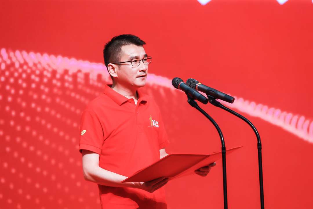 三只松鼠創始人簡介（三只松鼠ceo章燎原的創業故事及商業版圖）