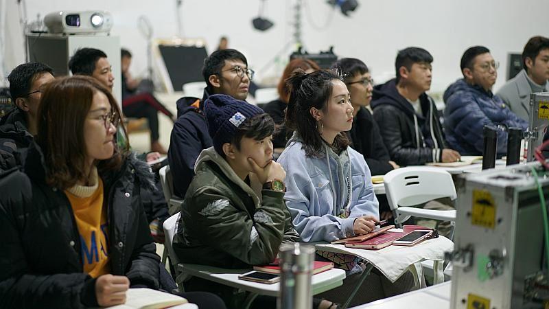 特效師一個(gè)月收入多少？短視頻特效師的真實(shí)收入是多少？