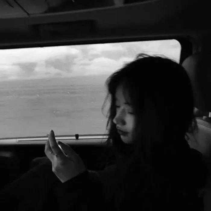 灰色空白圖片頭像大全（深夜傷感且優質灰色女生頭像集錦）