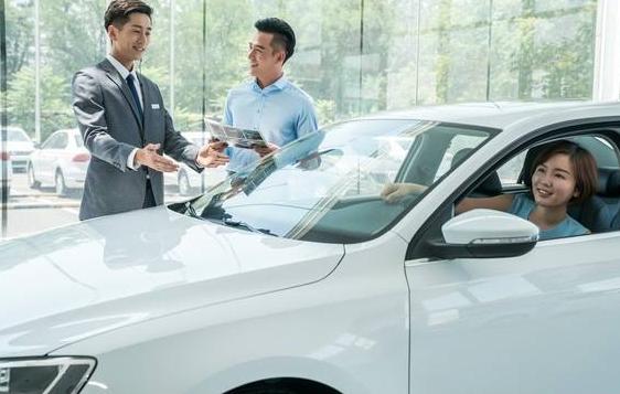 全款買車和分期買車哪個劃算？全款買車和分期買車落地價一樣嗎？