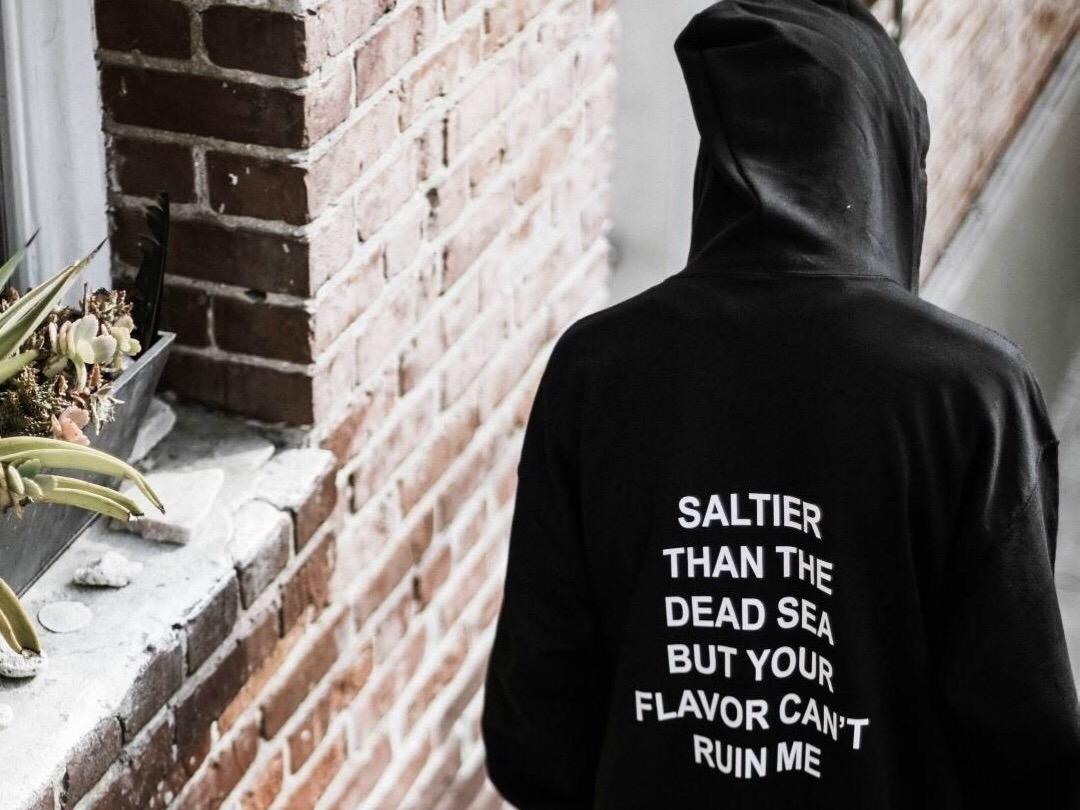 嘻哈風格的服裝的特點介紹（街頭風和嘻哈風的區別是什么）