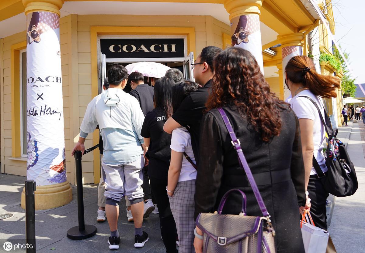 奧萊款和專柜款區別是什么？品牌outlets店為什么便宜？