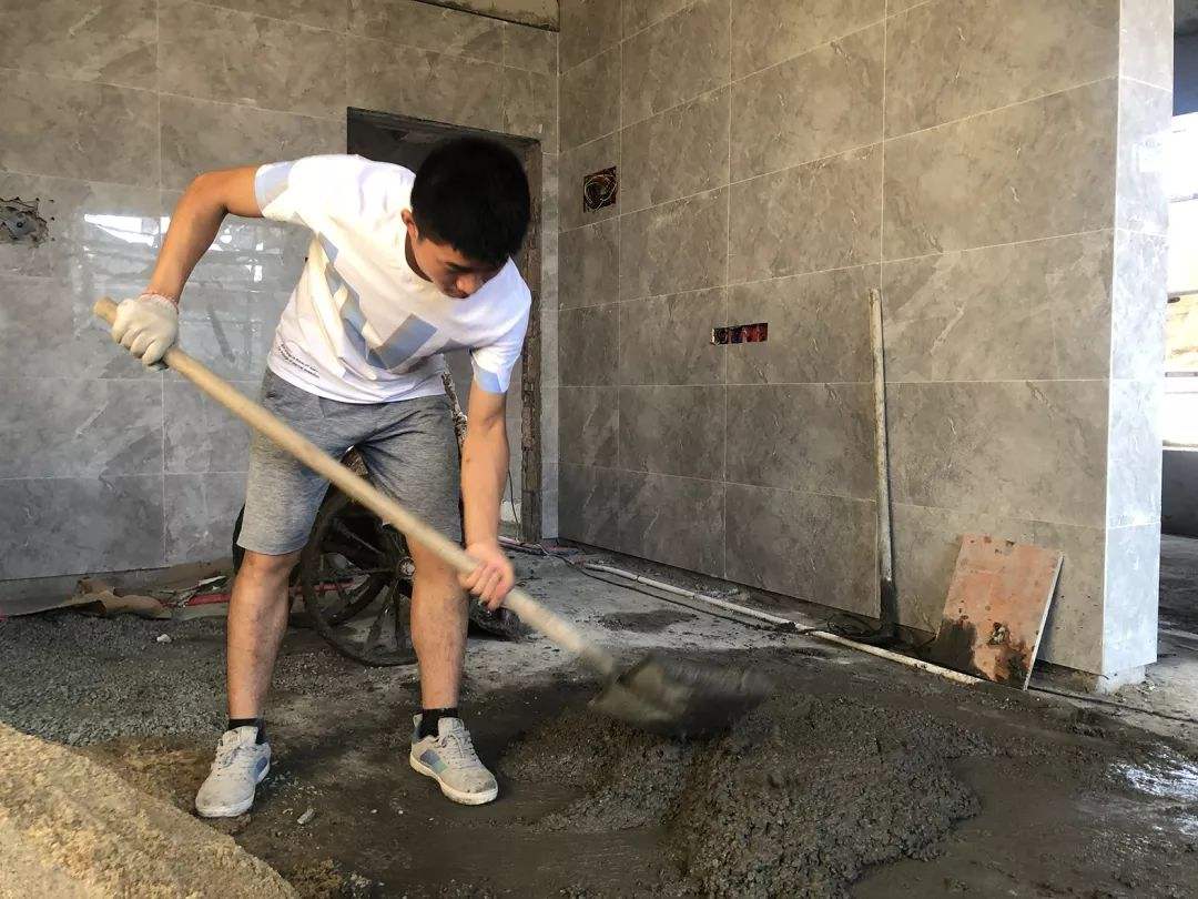 月薪過萬的工作好找嗎？普通人學(xué)什么技術(shù)可以月入過萬？