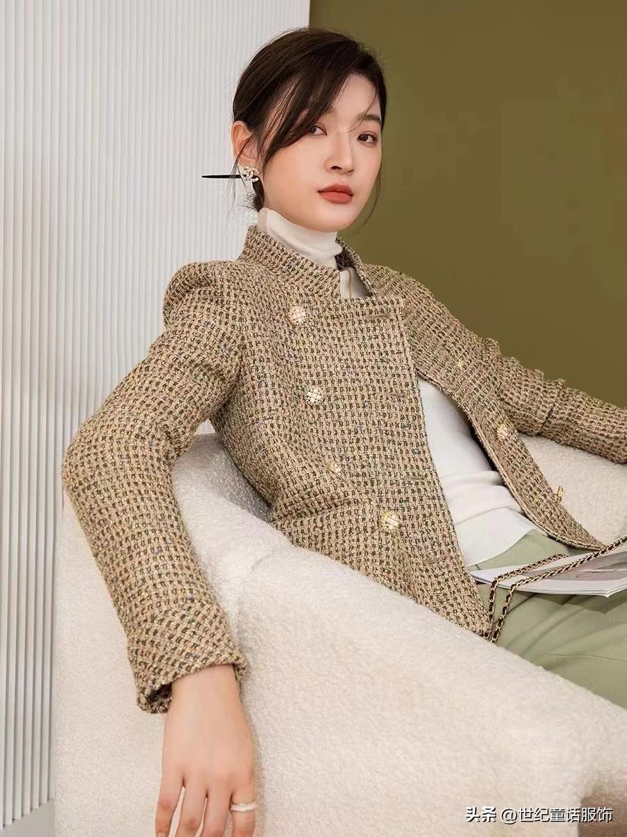 朋友圈發(fā)賣衣服的配文簡短（賣衣服吸引人文案模板大全）