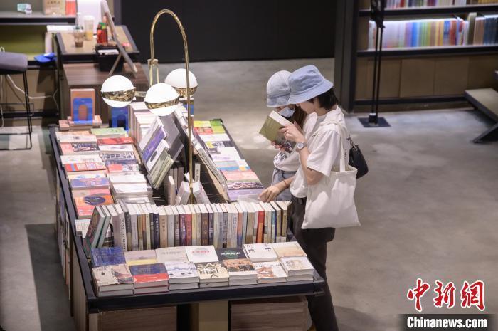 網絡書店的優勢有哪些？解析網上書店對實體書店的影響有哪些