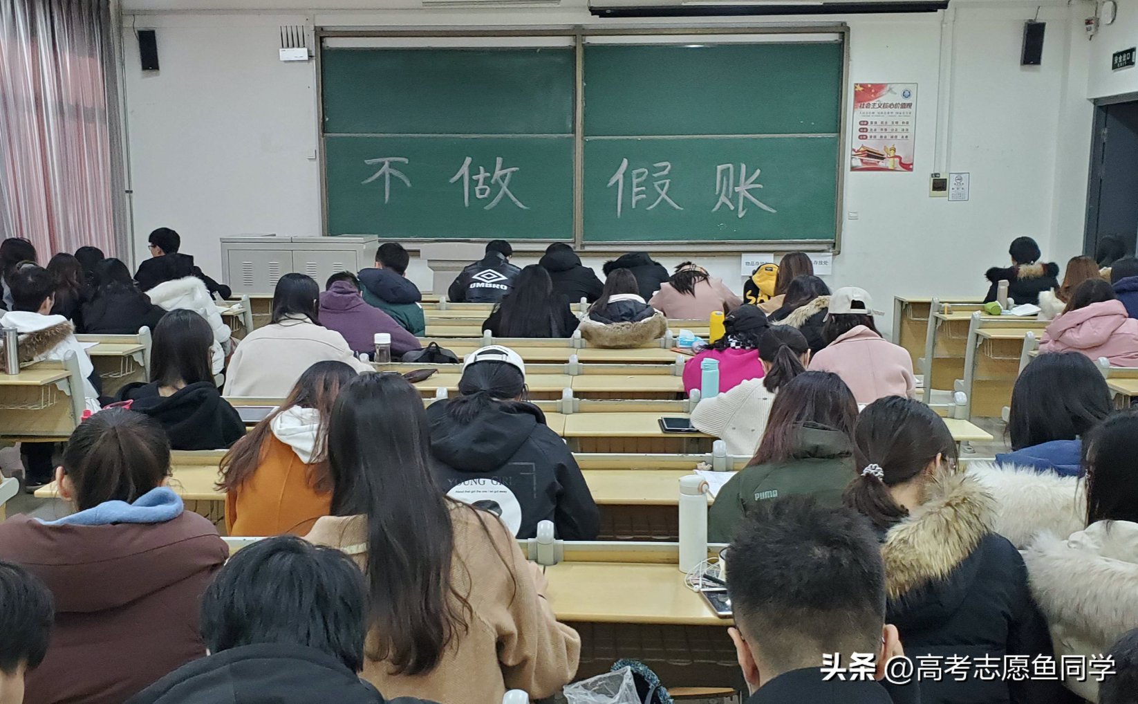 什么職業賺錢最多女生（女生最有前景的十大行業排行榜）