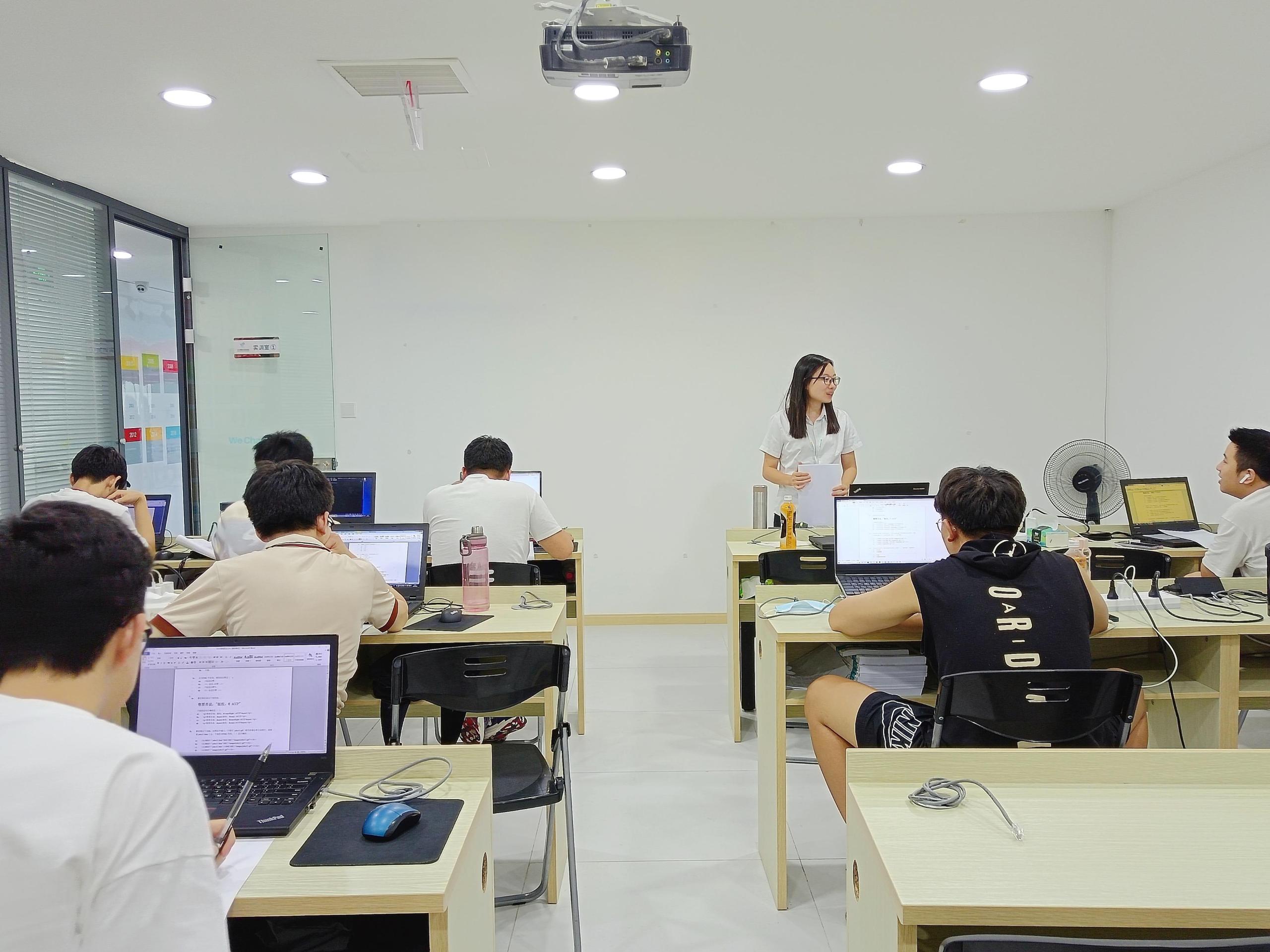 2023年學什么技術有前途？零基礎學什么技術比較好？