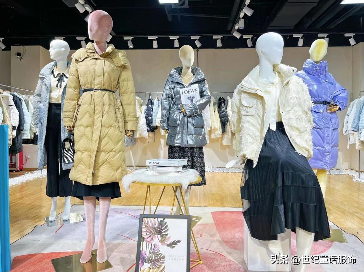 朋友圈發(fā)賣衣服的配文簡短（賣衣服吸引人文案模板大全）