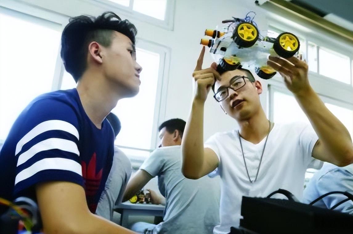 大學(xué)學(xué)什么專業(yè)最賺錢？未來最賺錢行業(yè)排行榜前十