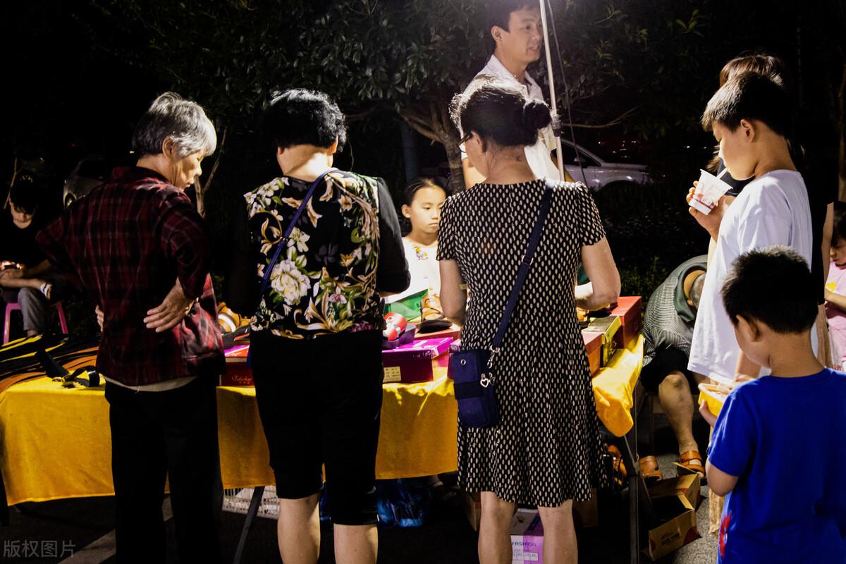擺地攤賣燒烤賺錢嗎？新手擺地攤做燒烤生意的方法技巧