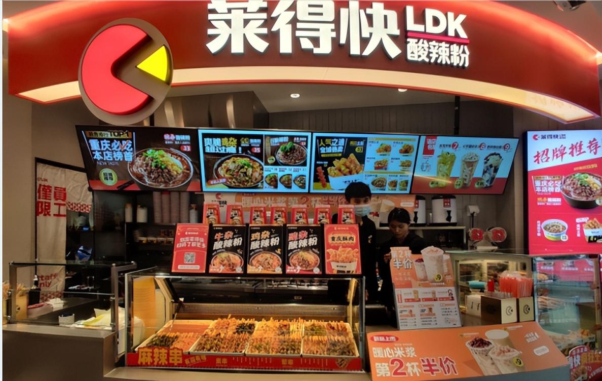 適合一個(gè)人賣(mài)的小吃攤加盟品牌（2023路邊小吃攤最火加盟品牌排行榜）