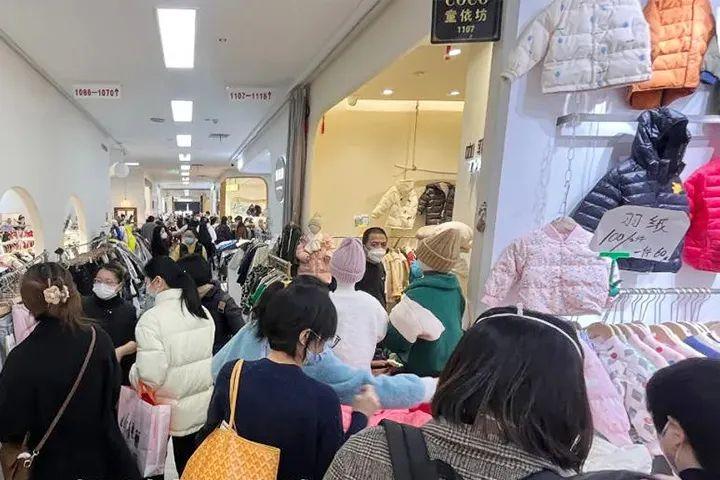 夏季女裝清倉特價（正品清倉羽絨服平臺排行榜）
