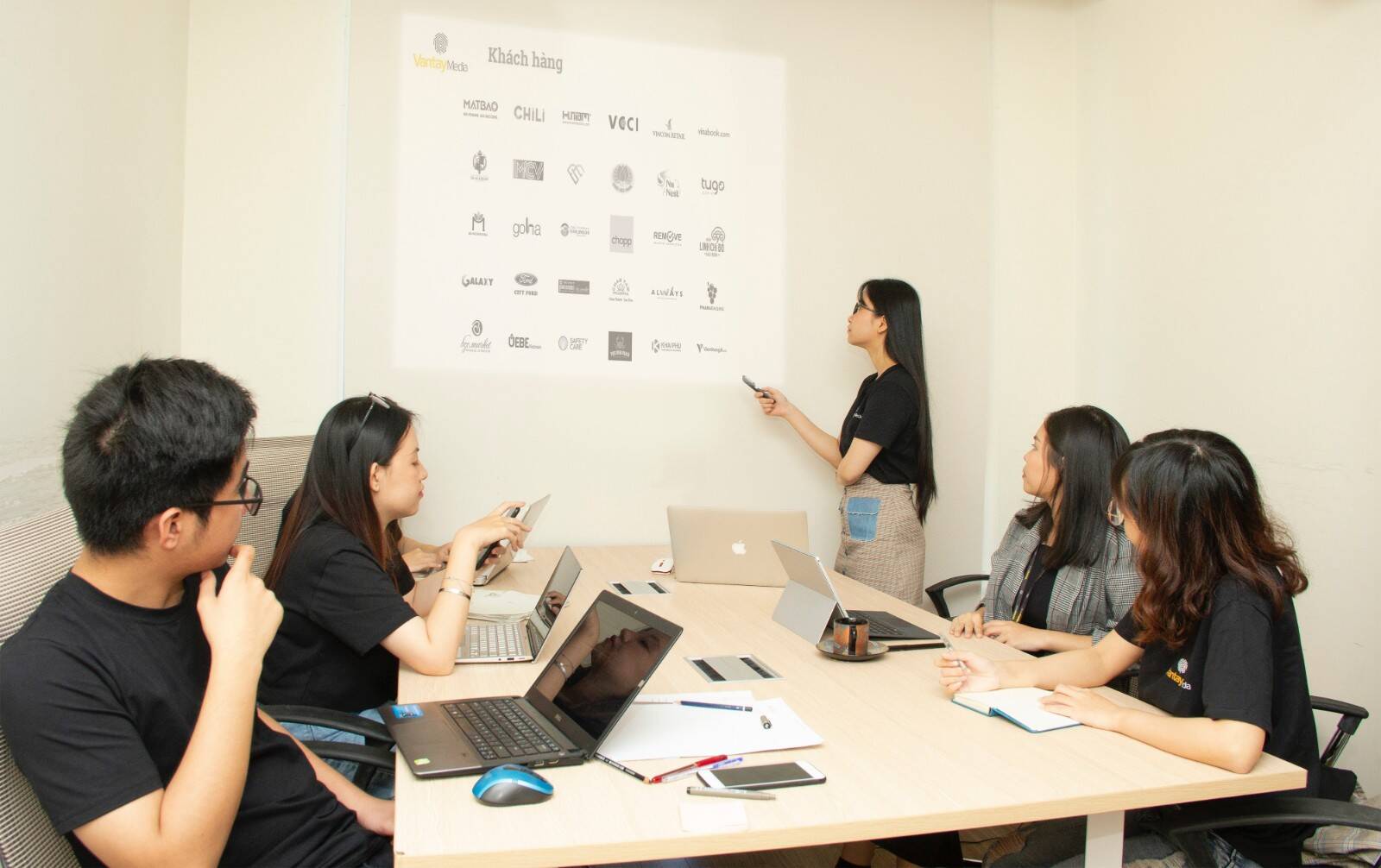 外貿b2b平臺都有哪些網站？新手做出口貿易找客戶的三大方法技巧