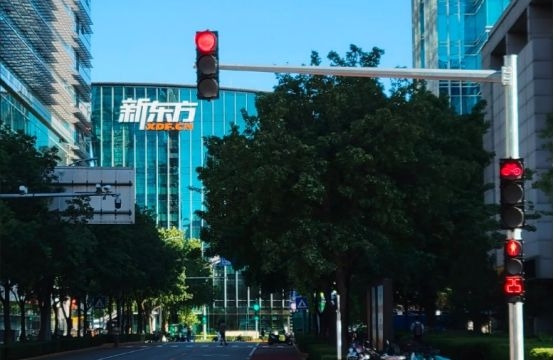 從新東方到東方甄選，俞敏洪為什么能轉型成功？