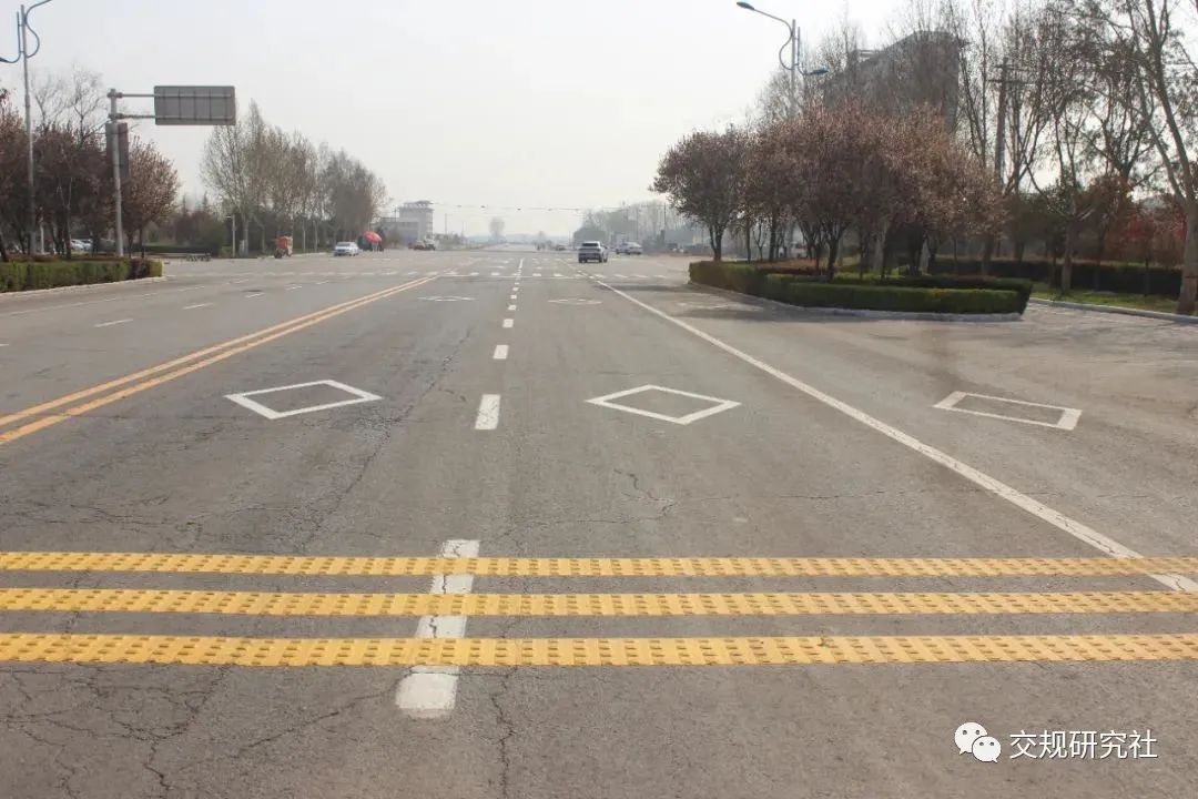 交通標(biāo)志網(wǎng)格線有什么作用？道路標(biāo)線大全及圖解