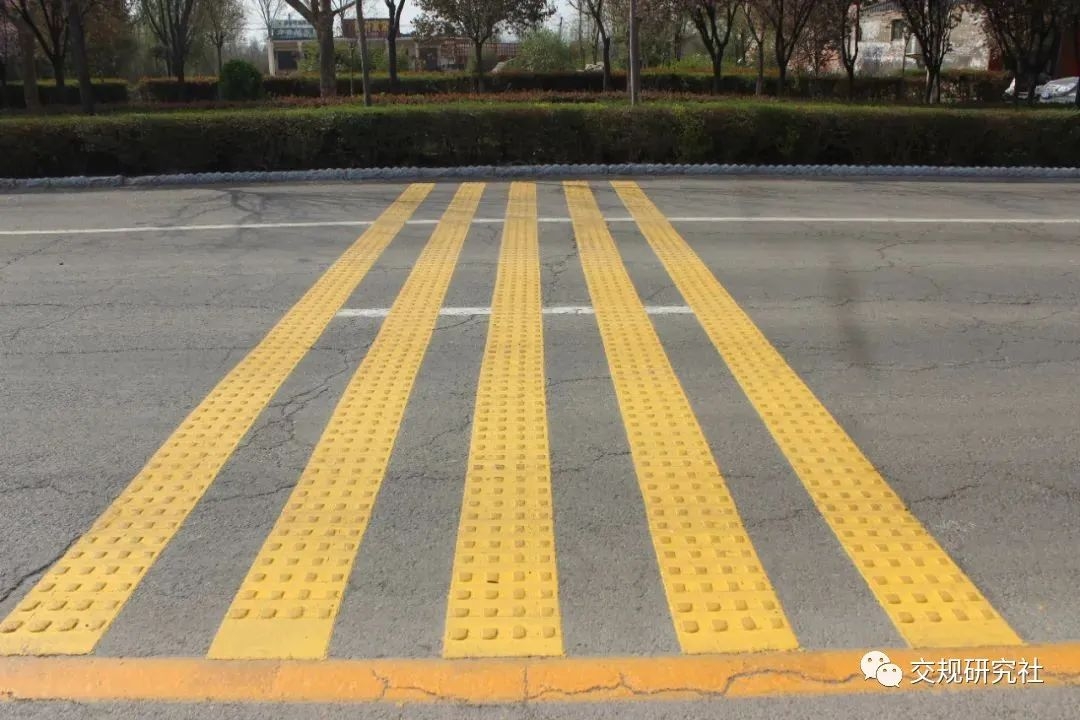 交通標(biāo)志網(wǎng)格線有什么作用？道路標(biāo)線大全及圖解