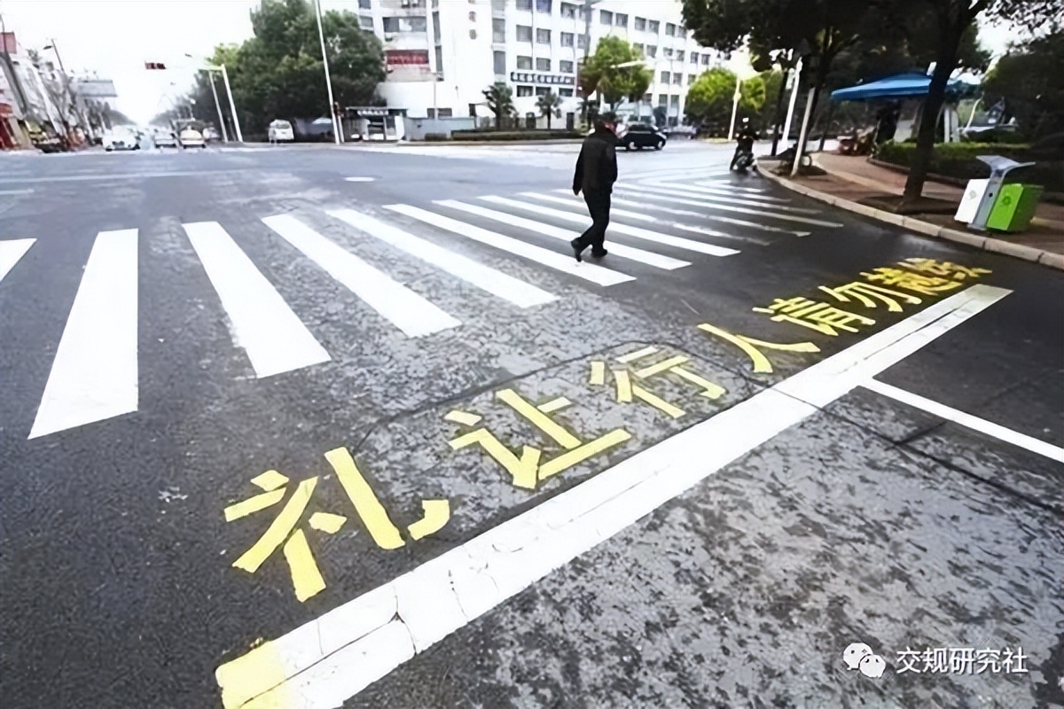 交通標(biāo)志網(wǎng)格線有什么作用？道路標(biāo)線大全及圖解