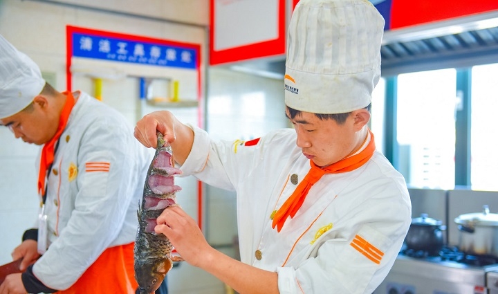 長沙新東方烹飪學校是民辦還是公辦？學費一年多少錢？