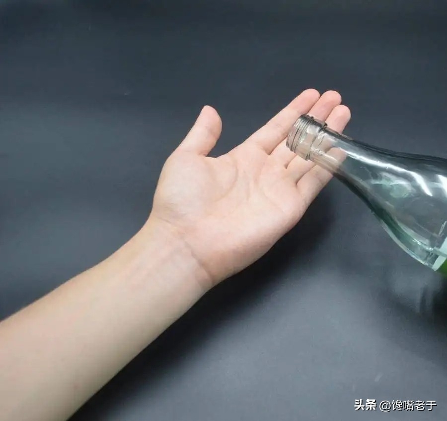 真怎么判斷喝到假酒了？五招教你快速辨別真酒假酒