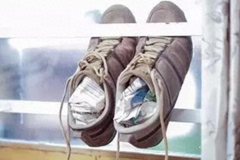 為什么一只鞋磨腳一只不磨？（鞋后跟磨腳的小妙招）